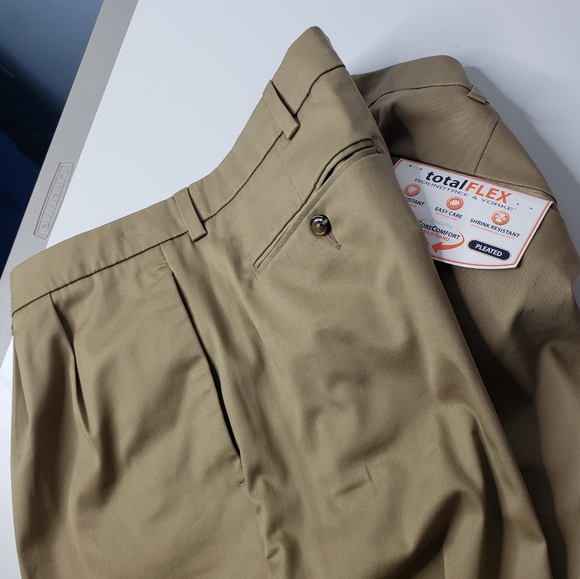 Roundtree and Yorke Total Flex Classic Fit Core Comfort Waistband Cuffed Pleated - Picture 13 of 14